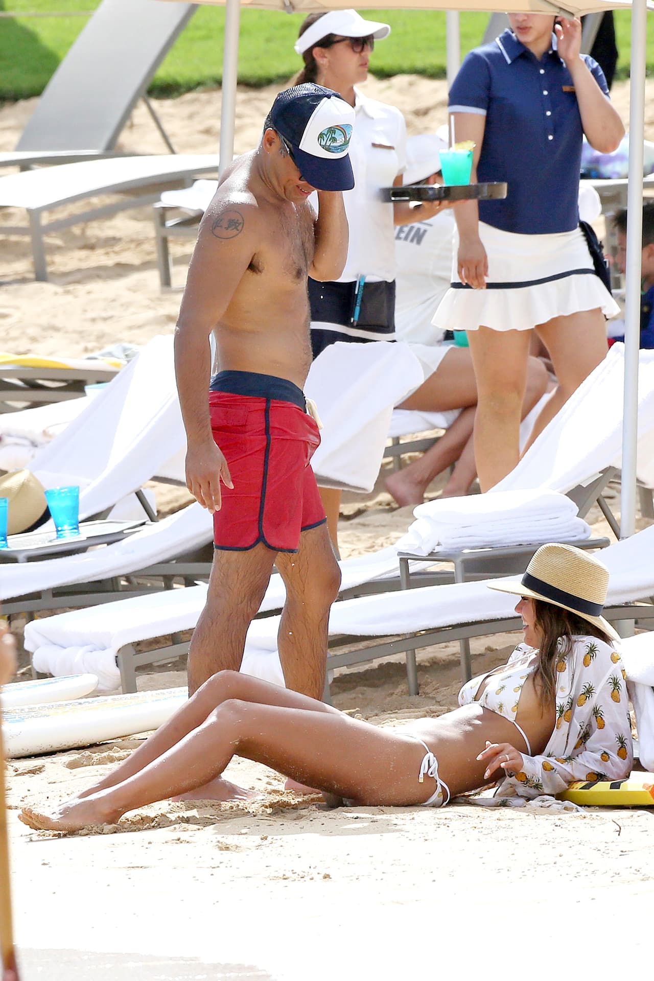 Su marido, Cash Warren, llegó a ver cómo estaba su amada.