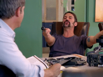 La persona más beneficiada de sus ocurrencias es Roberto, ¡siempre lo salva de sus apuros! Ya sea con Lichita, la señorita Venus, Luciana, y hasta con uno que otro inquilino que quiere rentar el departamento muestra donde viven.