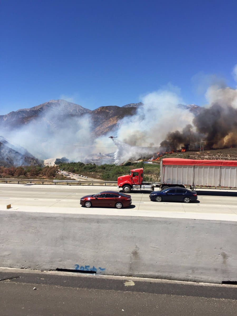 Al menos seis tramos carreteros fueron bloqueados.