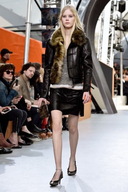 Louis Vuitton presentó algunas prendas de cuero como esta chaqueta.