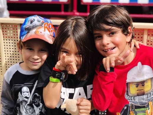 La pareja tiene tres hijos. Lucca es el mayor, ya tiene 6 años de edad y les lleva un año y medio de diferencia a los gemelos Alesso y Mateo.