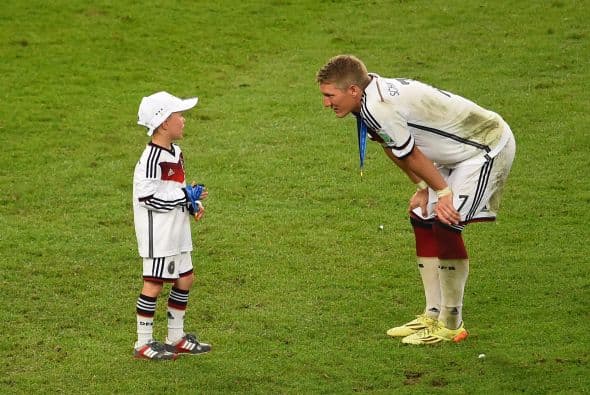La celebración del centrocampista alemán Bastian Schweinsteiger.