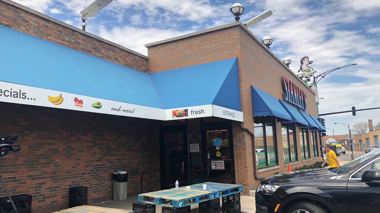 Consumidores van listos para comprar, pero se llevan una sorpresa debido al cierre del local.