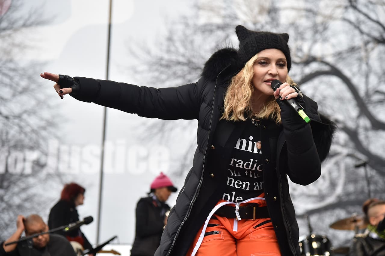 Madonna, bajo fuego en Estados Unidos por sus expresiones durante la Marcha de las Mujeres el pasado sábado, admitió que se encuentra en Malawi, pero desmintió a la BBC y al gobierno de ese país, que alegó que había viajado en busca de dos hijos más.
