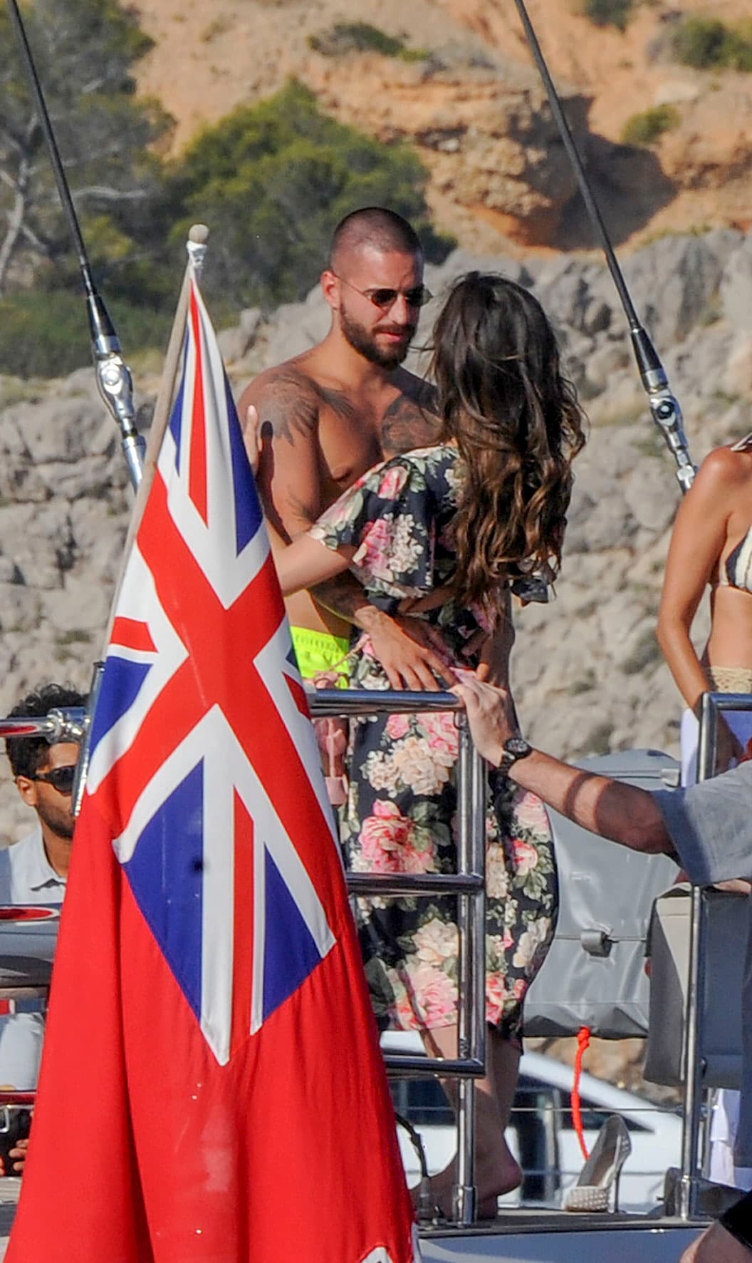 La pareja, que
<b><a href="https://www.univision.com/famosos/luna-de-miel-adelantada-maluma-y-su-novia-celebran-dos-anos-juntos-video"> hace poco celebró su segundo aniversario</a></b>, disfrutó de su amor bajo los rayos del sol.