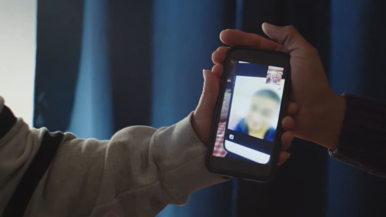 Costos de llamadas en centros de ICE generan fuerte gasto a familias inmigrantes en San Antonio