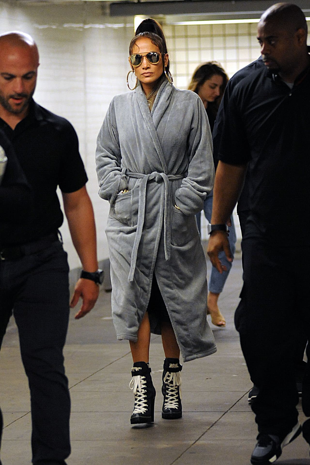 ¿Por qué tan seria? Estaba concentrada la ‘Diva del Bronx’.