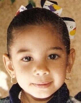 Su mamá siempre quería que su hija estuviera muy bien arreglada y le ponía todo tipo de moños.