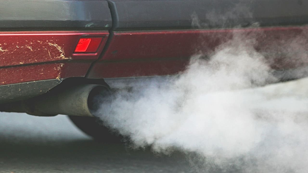 ¿Tienes un auto viejo? El Distrito del Aire te ofrece $1,200 para que dejes de conducirlo