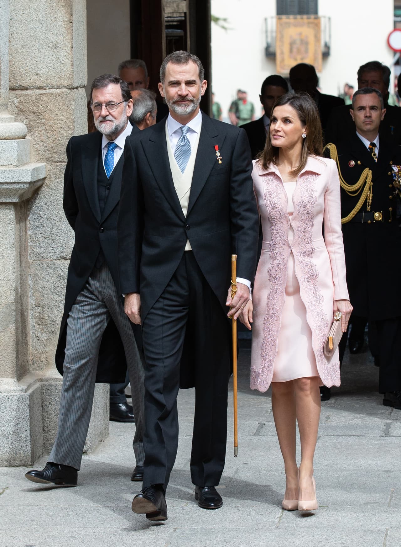 De acuerdo con informes oficiales, en 2015 el rey de España redujo su salario un 20% a 267,447 dólares. La familia real tiene ocho palacios reales, cinco residencias reales del condado y diez monasterios. En 2015, su estilo de vida real le costó a España 8.9 millones de dólares.