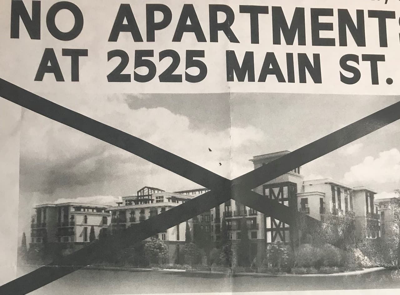 En Santa Ana aprueban referendo para detener un controversial proyecto en barrio de mayoría hispana