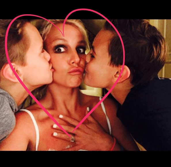 Britney también ha expresado el profundo amor que siente por sus dos retoños de manera escrita, una de ellas es la publicación que hizo la revista Time con motivo de el Día de las Madres en 2016.