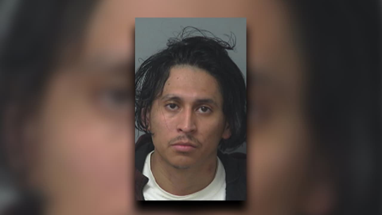 Xavier José Valente se le acusa de posesión de metanfetaminas, permanece arrestado en la cárcel de Gwinnett sin derecho a fianza.