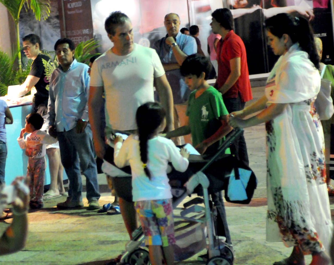"Inicio el año con la mayor de las bendiciones: ser papá. Es lo más increíble que me ha pasado en la vida y será una enorme responsabilidad criar a este ser pequeñito, pero con cada beso y abrazo me provoca una felicidad que nunca había sentido", escribió en su cuenta de Twitter, así lo reportó la revista
<a href="https://mx.hola.com/famosos/20120118683/xavier-ortiz-papa/" target="_blank">¡Hola! México</a>.