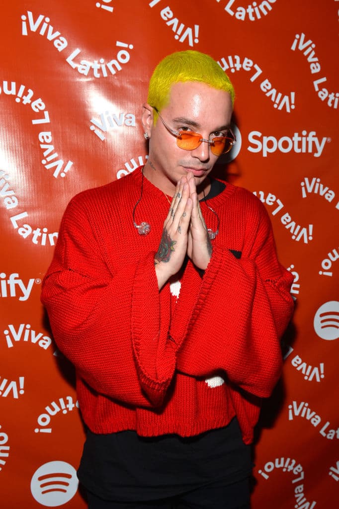 <b>10. Originalidad.</b> Con frecuencia J Balvin une elementos elegantes con callejeros y mucho colorido. Esta distinción lo convirtió en el primer artista latino en ser embajador de la Semana de la moda de Nueva York... Y, ojo, que su paso "exótico" por el mundo de la moda apenas comienza.