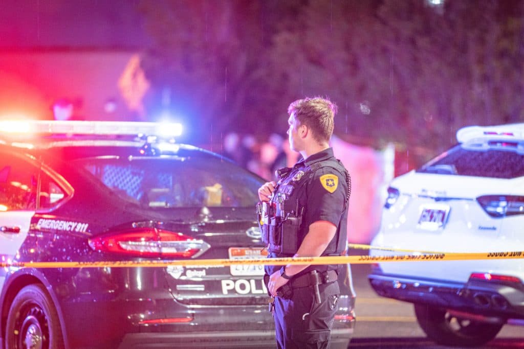 Según el informe, había un evento del Orgullo cuando sucedió el tiroteo, pero especificaron que la balacera no tiene relación con el evento, pero sí habían muchas personas que interfirieron con la escena.