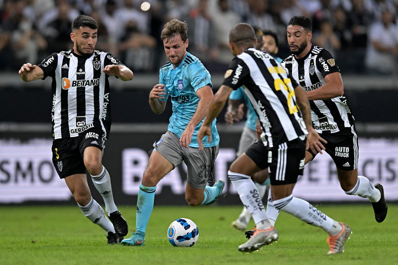 Atlético Mineiro derrotó 1-0 a Emelec en la vuelta de los Octavos de Final y avanzó a la siguiente ronda tras empatar 1-1 en la ida.