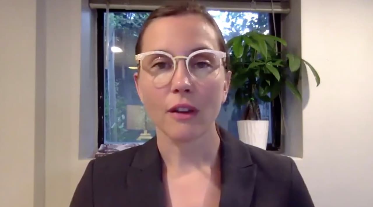 Alcaldesa de Salt Lake City declara toque de queda nocturno durante toda la semana 