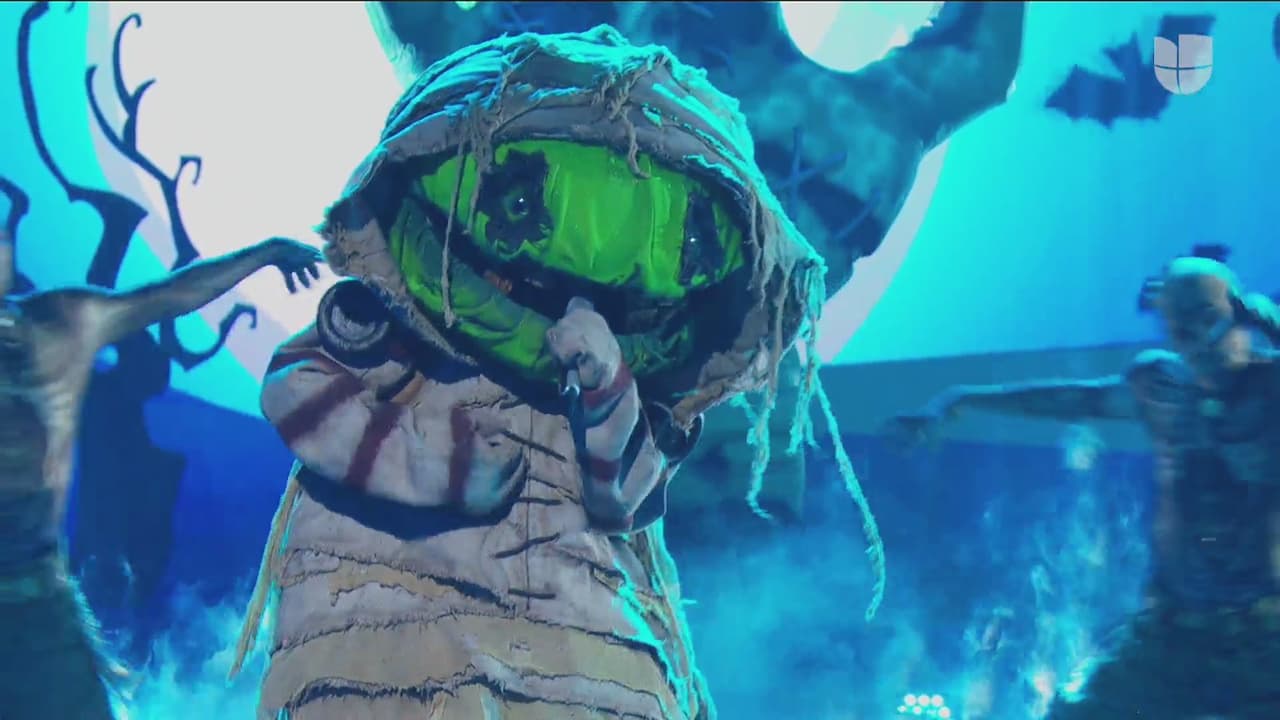 El primero en realizar su presentación fue Zombie con la canción 'Qué Maldición', quien conquistó a los investigadores con su terrorífico look.