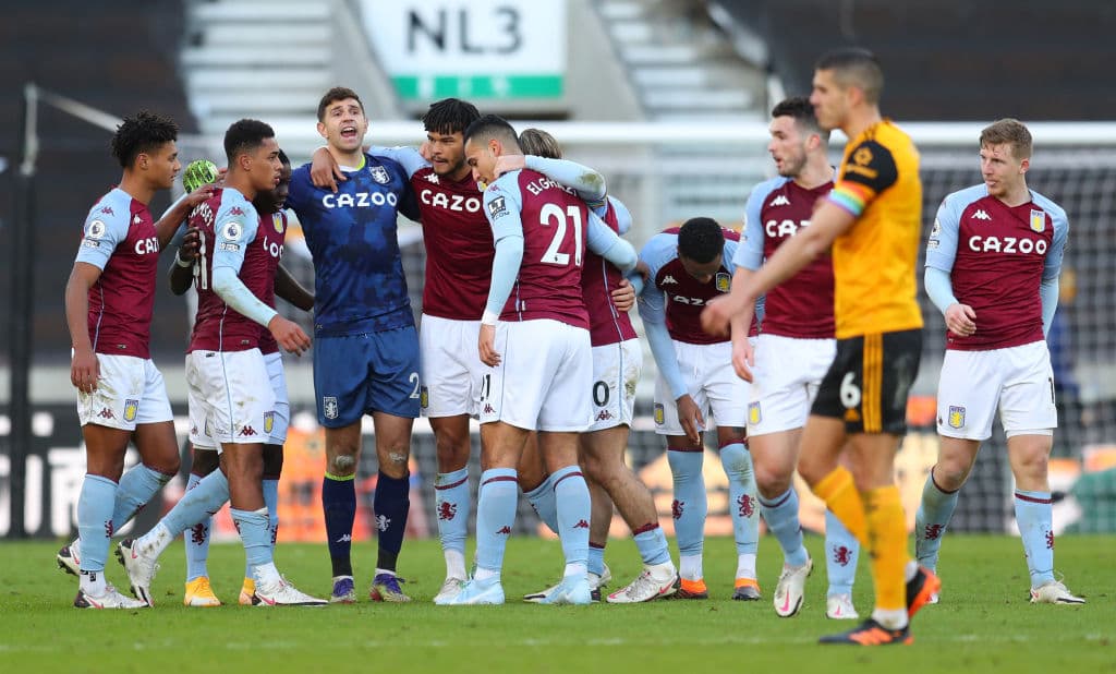 Aston Villa despachó a los Wolves de Raúl Jiménez | El gol llegó tarde al Molineux Stadium que lució una emotiva manta alentando la pronta recuperación del mexicano.