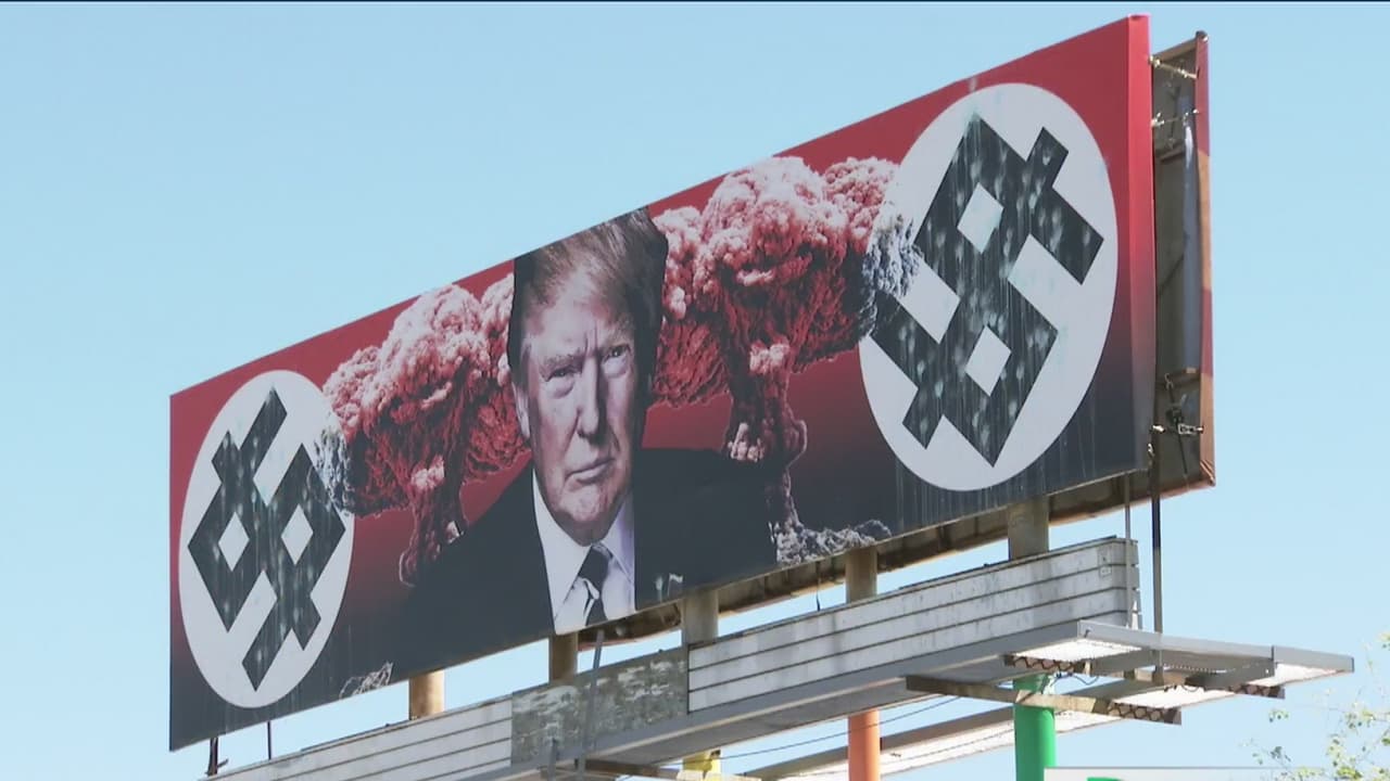 Vandalizan valla publicitaria con la imagen del presidente Donald Trump instalada en una calle de Phoenix