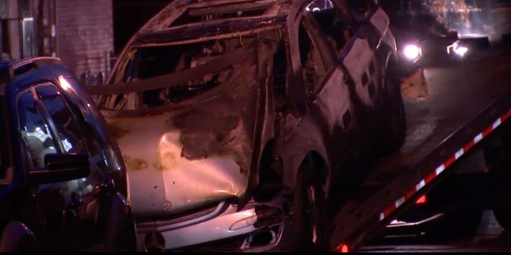 Bomberos extinguen incendio y encuentran cuerpo baleado 