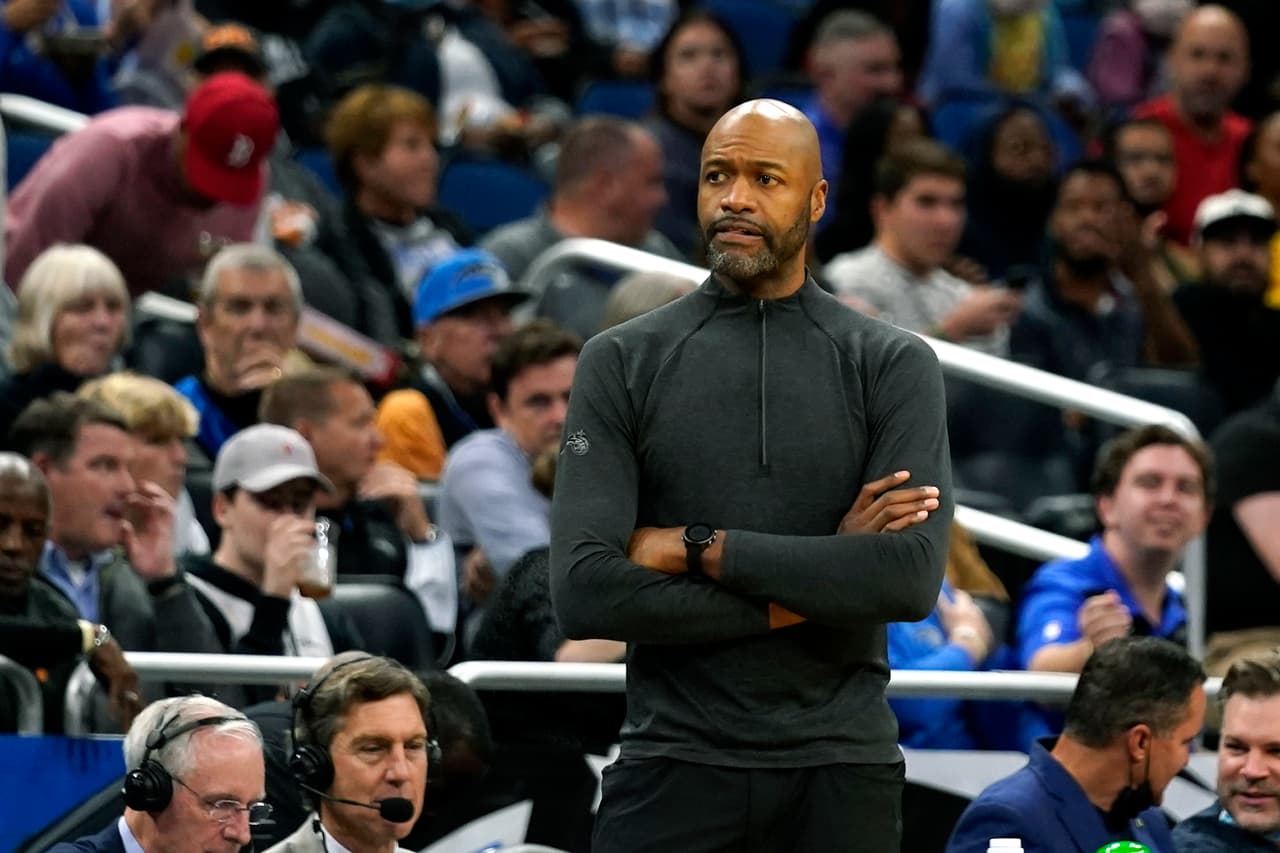 Jamahl Mosley, entrenador de los Magic de Orlando.