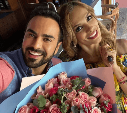 Alma Cero ‘Rosa Aurora’ “sorprendió” a Albertano con un arreglo de rosas