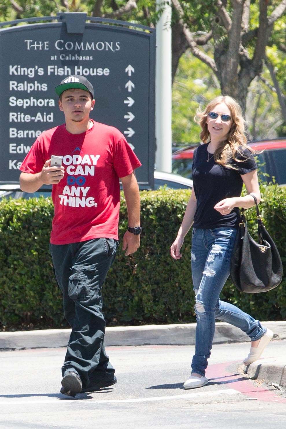 Recientemente lo vimos de toga y birrete.