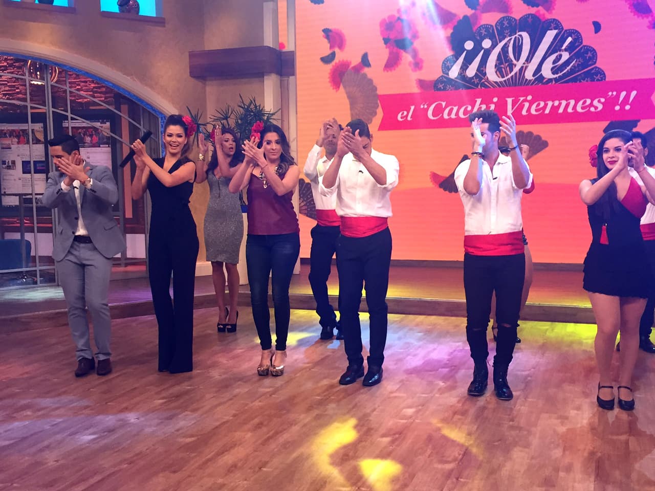 ¡Y Olé! Nos encanta este "cachi viernes" bailando flamenco.