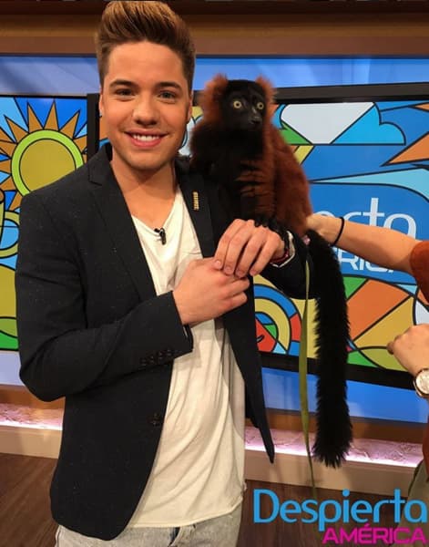 William está estrenando amigo, los dos salieron guapos en la foto.