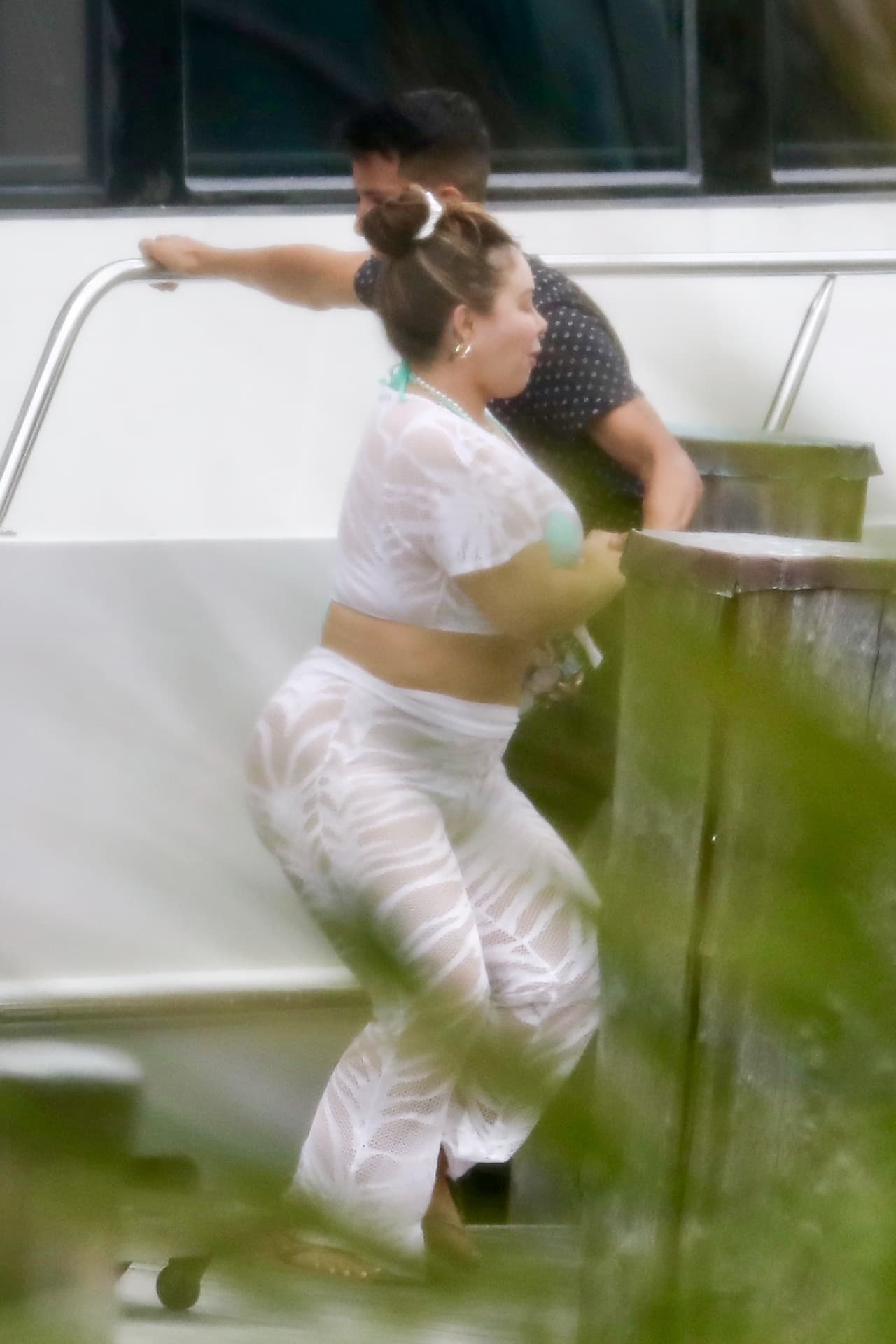 De acuerdo con información de 'Suelta la sopa', Luly Valls, una socialité de Miami que iba entre las amigas de Chiquis, 
<b><a href="https://www.univision.com/famosos/chiquis-muestra-con-un-torso-de-cera-desnudo-como-quedaran-sus-curvas-con-el-agua-de-limon-video">pasaron un día "espectacular"</a></b>.