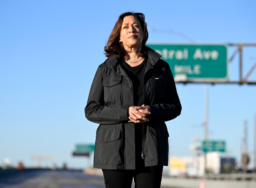 "Si podemos estar aquí, es porque ellos hicieron el trabajo", recalcó Kamala Harris.