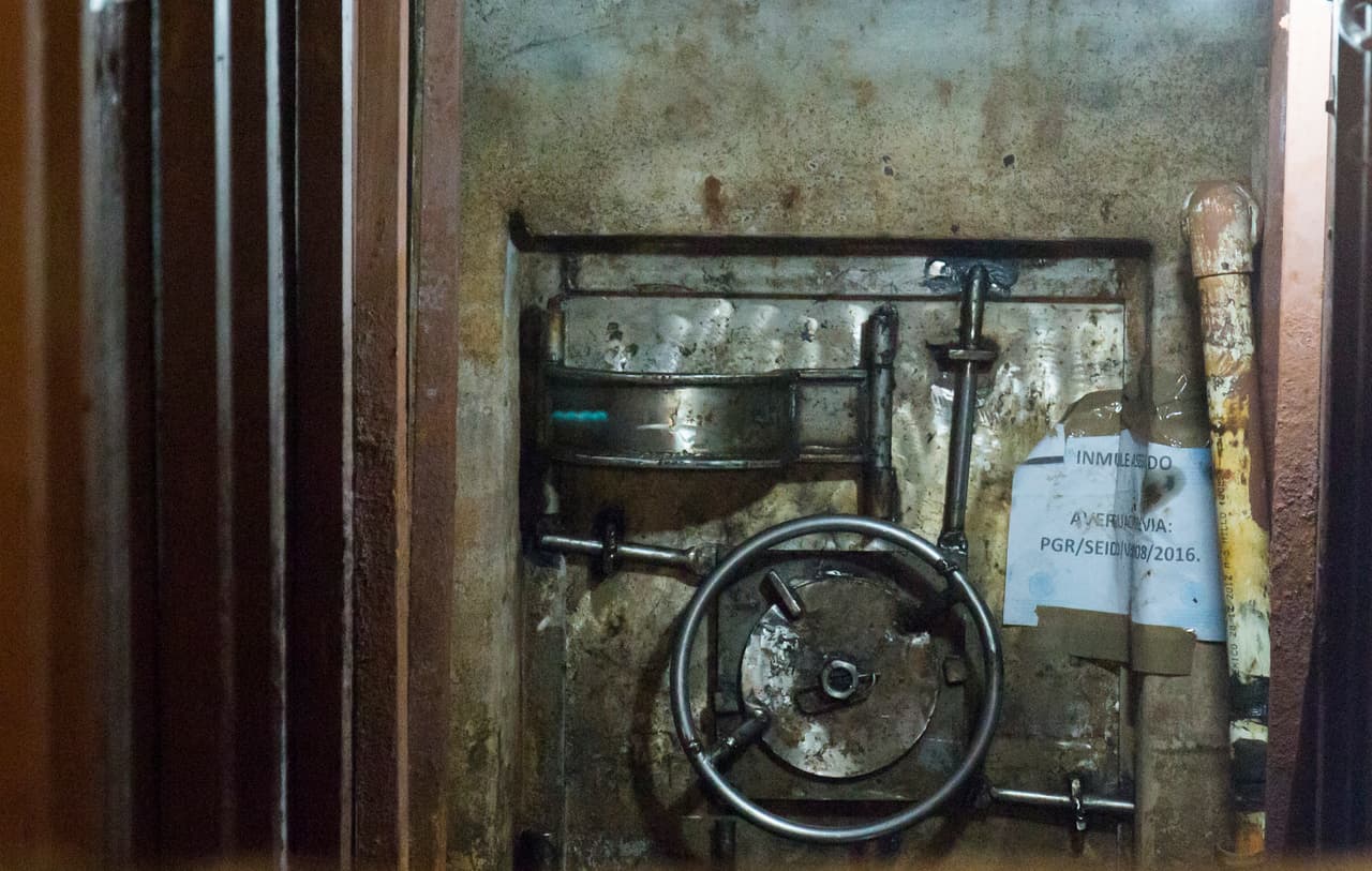 Según la policía, "El Chapo" se arrastró unos 300 metros por el drenaje.