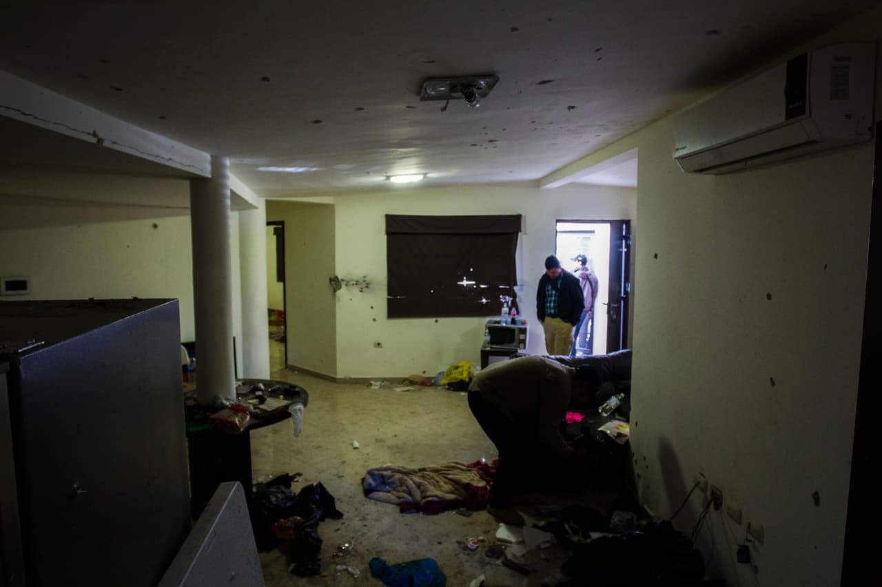 Infantes de la Marina recapturaron a "El Chapo" el viernes pasado. Las autoridades abrieron las puertas del inmueble a periodistas para que vieran sus condiciones.