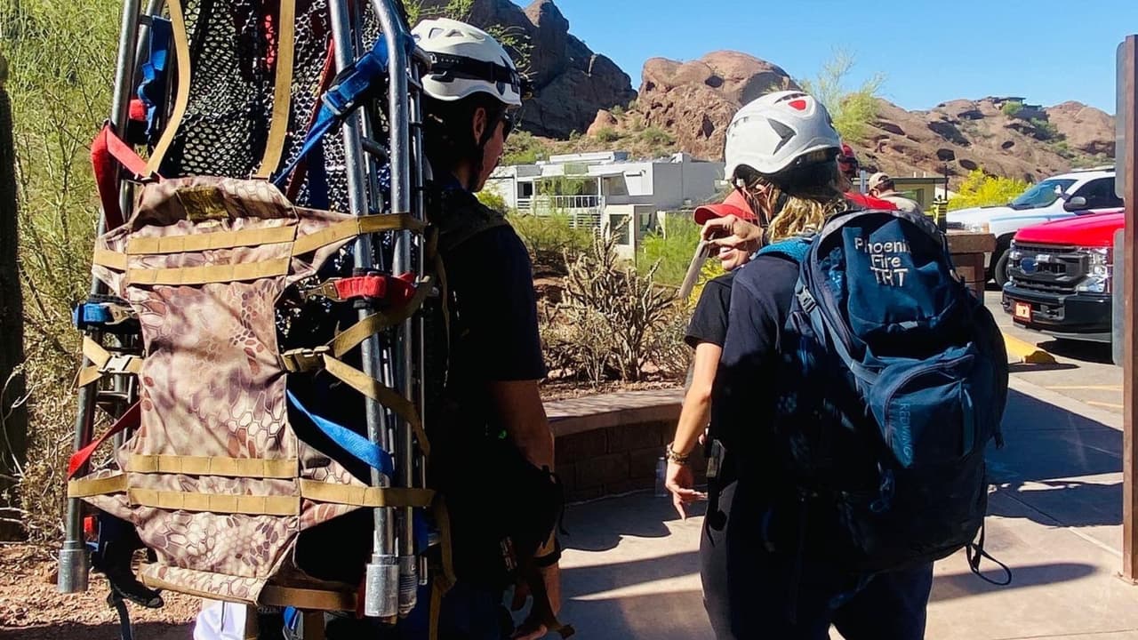 El segundo rescate logrado ocurrió en Echo Canyon Trail, cuando los bomberos recibieron una alerta sobre una excursionista que aparentemente se había desmayado por insolación.