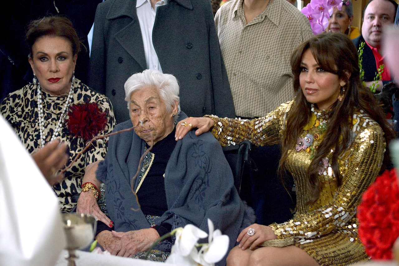 <b>Thalia</b> y sus hermanas han mantenido pleitos por la manutención de su abuela. 
<br>