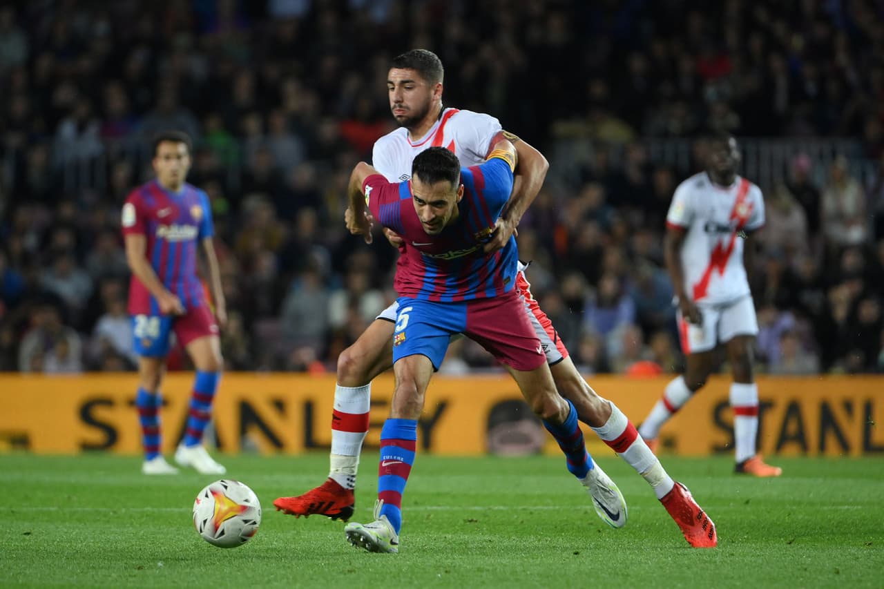 Un gol de Álvaro García al inicio del partido fue suficiente para el triunfo del Rayo Vallecano en Camp Nou ante el Barcelona que encamina el alirón del Real Madrid en LaLiga de España.