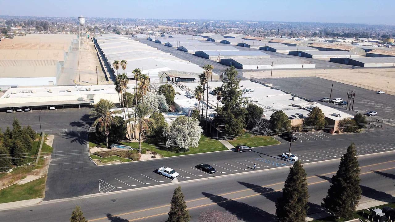 Es un refugio que ofrece servicios integrales a los adultos sin hogar.