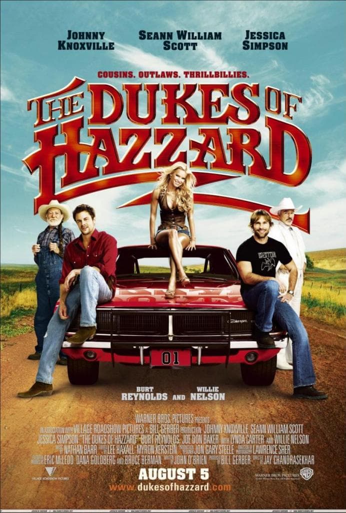 En 2005 hicieron la película, con un presupuesto de 50 millones dólares para hacer destrozos e importantes escenas de acción para que se vieran reales. Los protagonistas:
<b>Jessica Simpson, Seann William Scott, Willie Nelson</b>. Pero antes de esta cinta hubo una serie icónica.
<br>