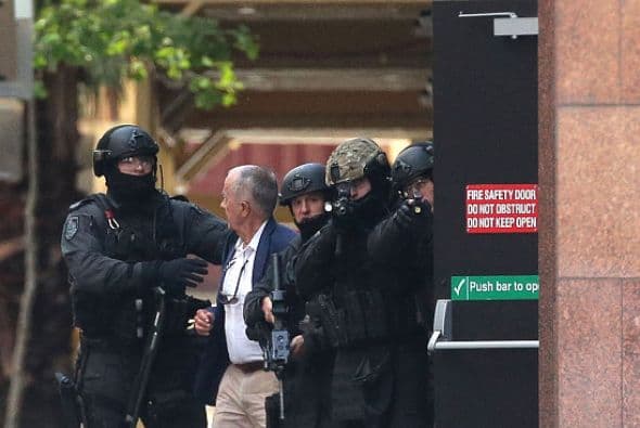 En total se contaron 17 rehenes, dos de los cuales murieron.