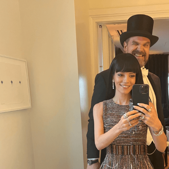 Desde entonces, David y Lily (de 47 y 37 años) no han dejado de compartir tiernas postales con sus seguidores. Por ejemplo, el 4 de mayo de 2022, asistieron a la Met Gala y se enfundaron en hermosos outfits para posar ante las cámaras de la red carpet.