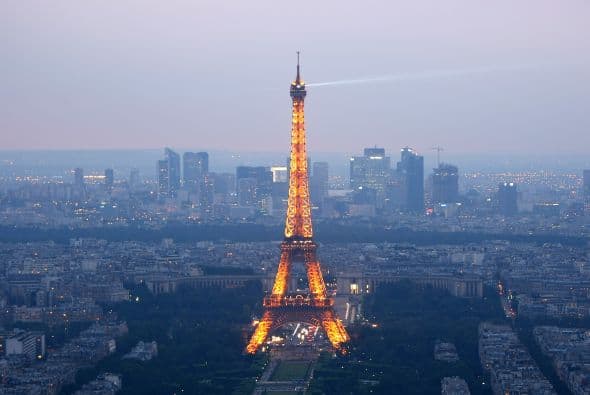 “París con alguien bien especial”- Oscar Díaz Martínez.