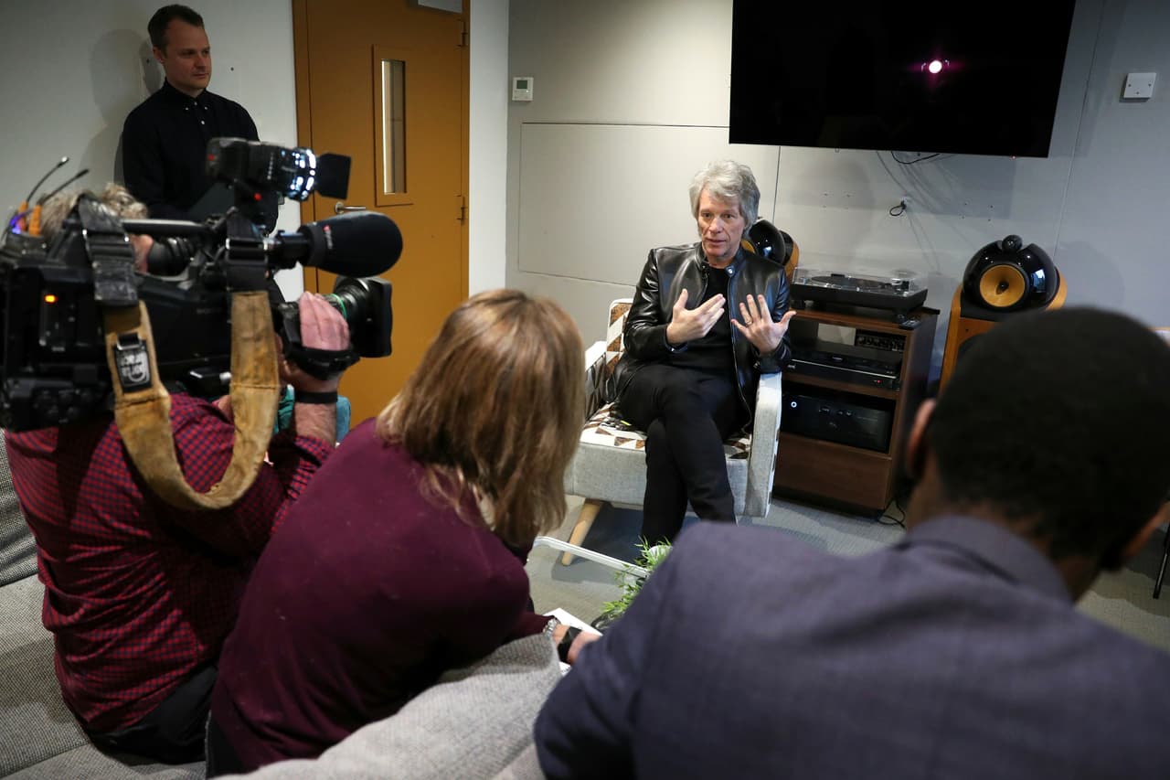 Y su respuesta fue muy diplomática: "Los dos tienen muy buena voz".