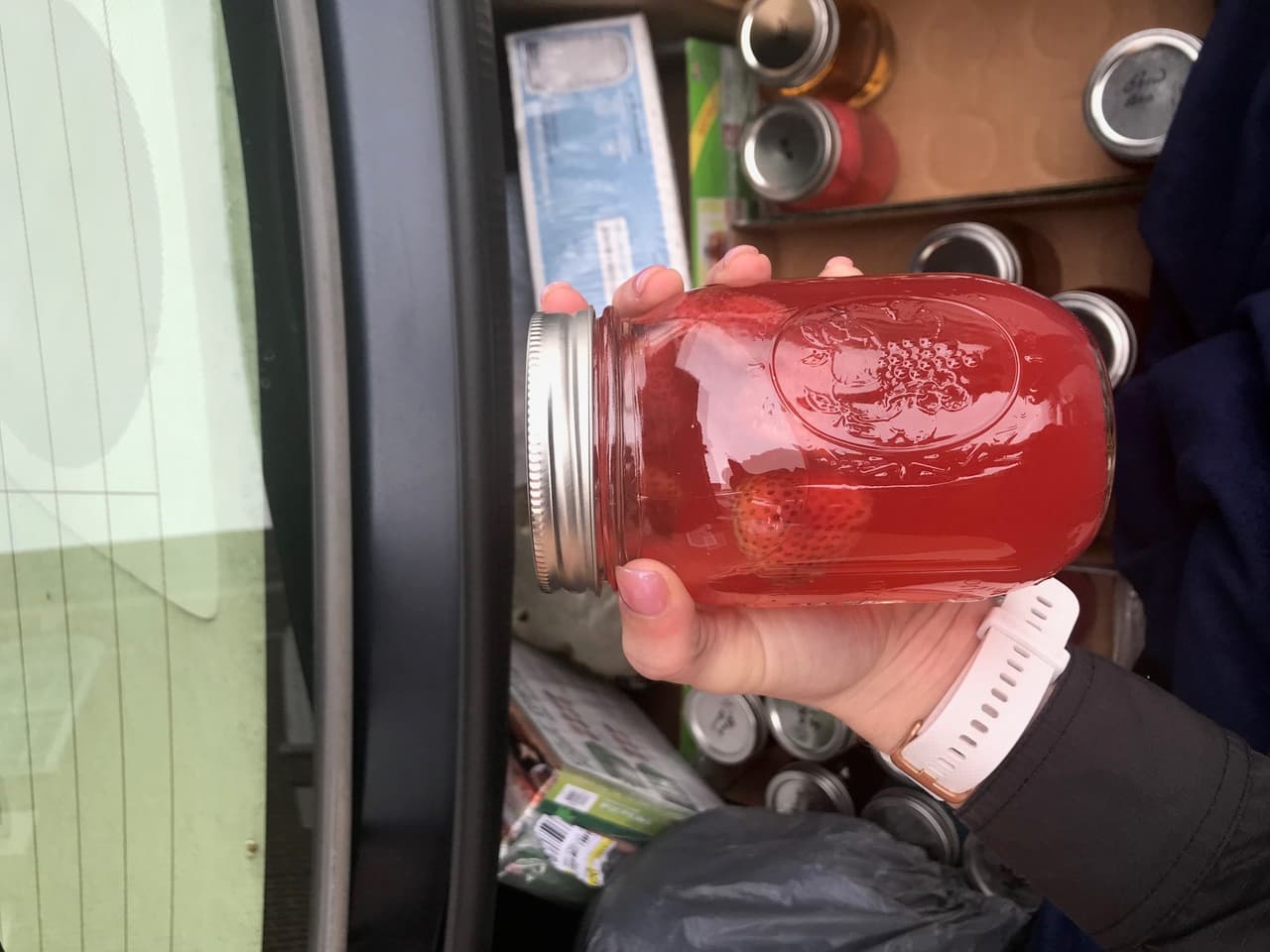 Botellas decomisadas por las autoridades.