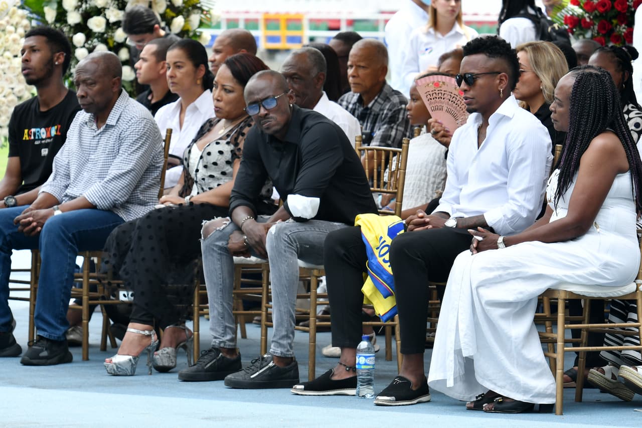 Familiares, amigos, exjugadores y aficionados le dieron el último adiós a Freddy Rincón en el Estadio Pascual Guerrero de Cali.