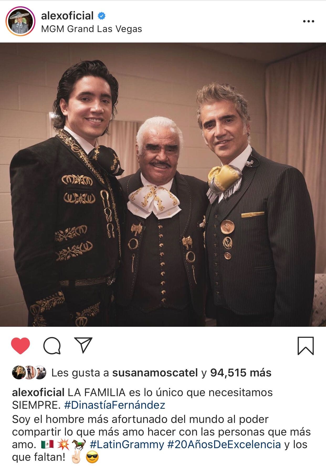 A través de
<b><a href="https://www.instagram.com/alexoficial/"> Instagram</a></b>, 'El Potrillo' publicó esta imagen al lado de su vástago y su padre en Las Vegas, Nevada, la madrugada de este viernes 15 de noviembre.
<br>