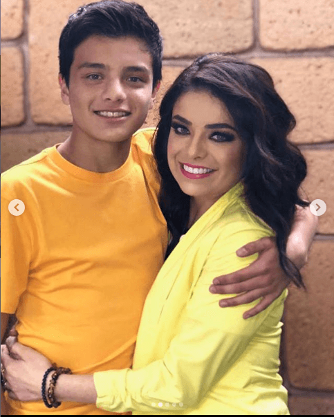 “Hoy es un día muy importante por que es tu cumpleaños mamá. Gracias por todo lo que me has enseñando, por todo las cosas divertidas que hemos pasado, 
<b>te amo mucho, eres la mejor mamá del mundo</b>…”, le escribió el adolescente.