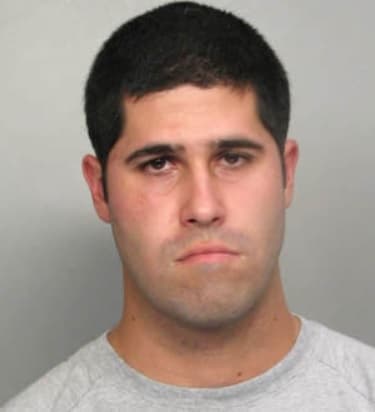 Una llamada al 911 fue la solución para que le dictaran una orden de restricción a Ulysses, de quien Myrka se divorció en 2009.