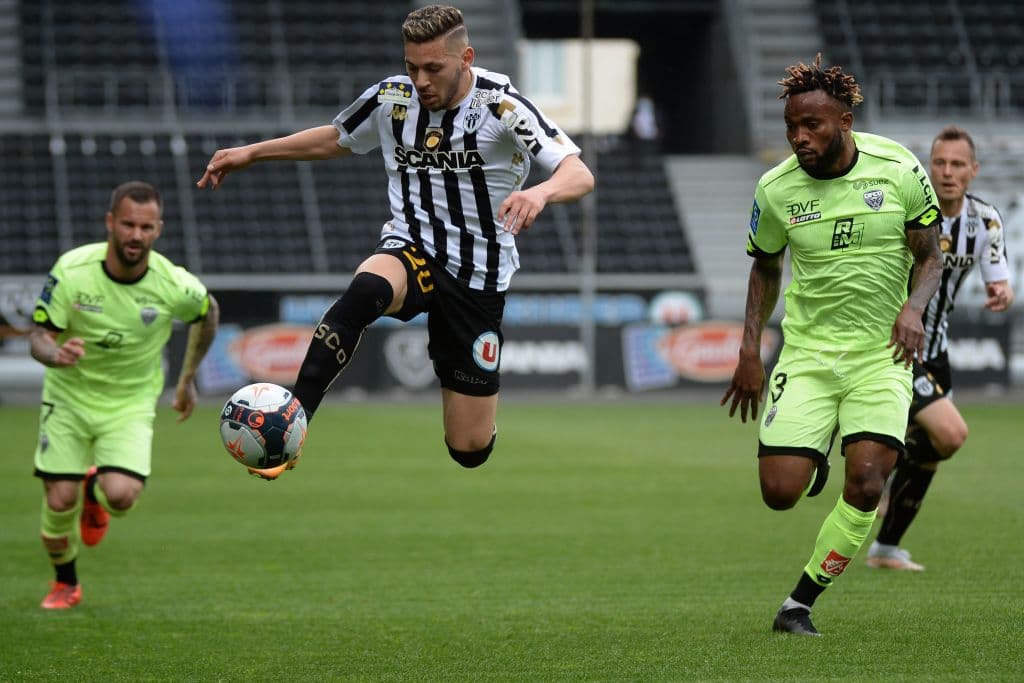 Angers pasa por encima de Dijon con un marcador de 3-0 durante la jornada 36. Angelo Fulgini, Saturnin Allagbé (con autogol) y Loïs Diony, le dieron la victoria a 'Les Scoïstes' en la Ligue 1.